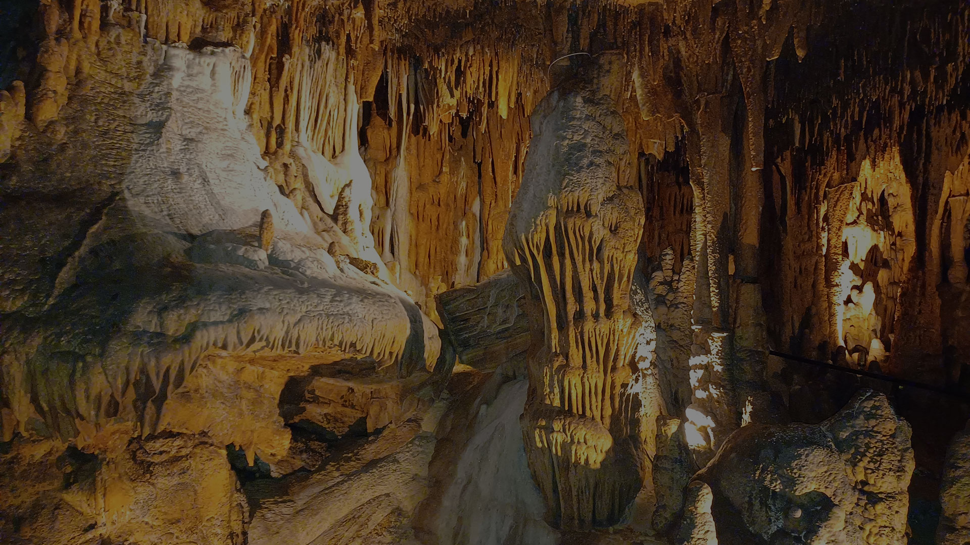 Crystal Cave - Cave Tours - Famous Caves - Fantastic Cave - Cave Exploration - Cave Sightseeing